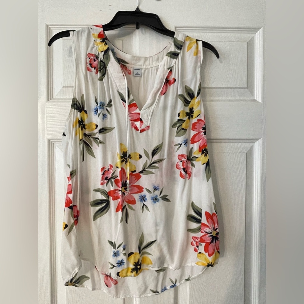 Old Navy V neck Tank top blouse- size large